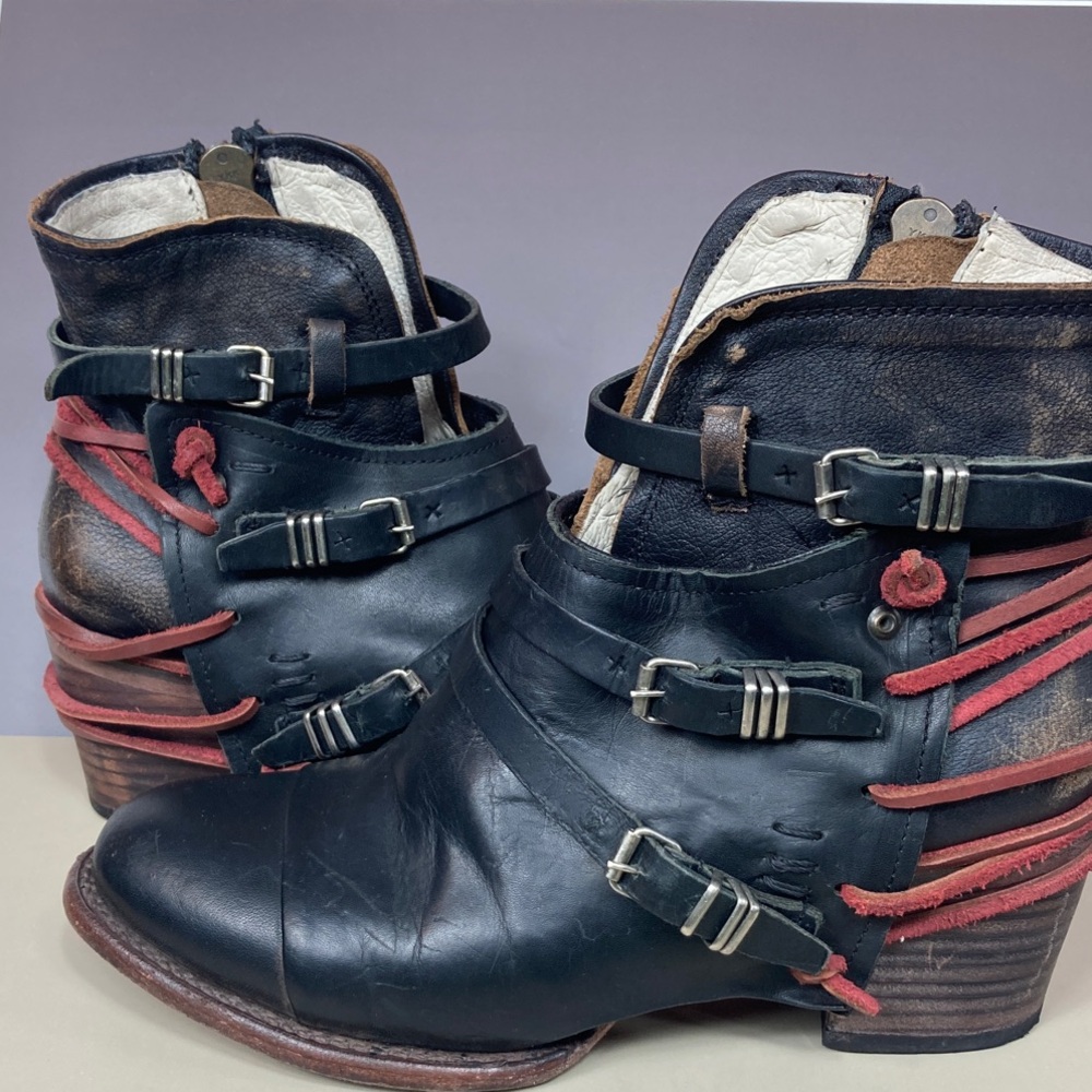leather Freebird by Steven Black Ankle Boots with Red Straps *4.99 shipping* sz9 - Picture 4 of 16